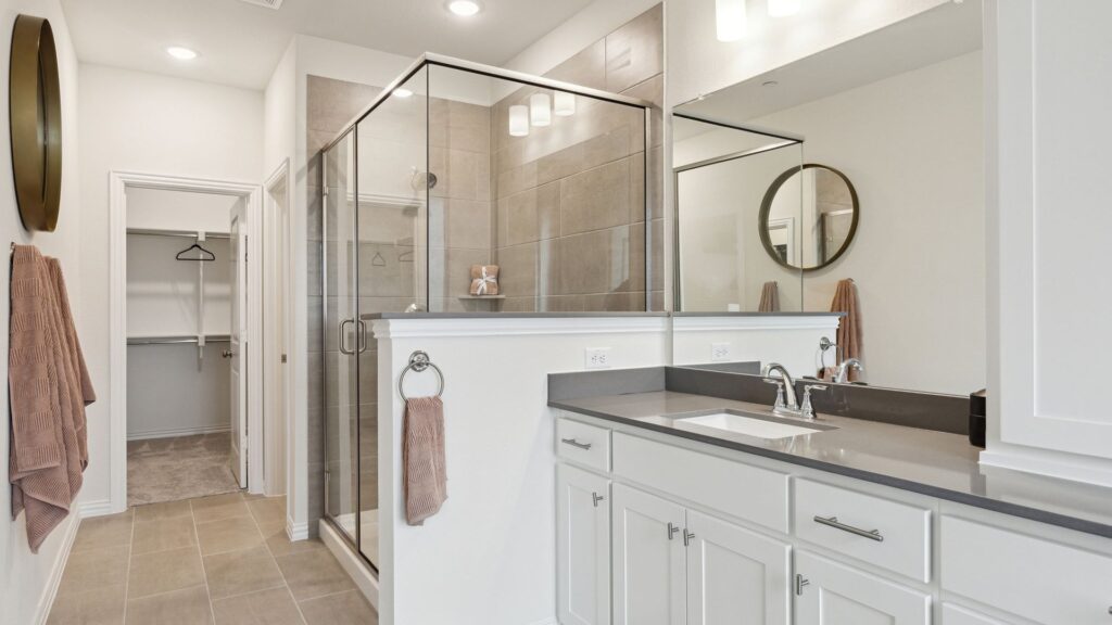 Owner's Bath in the Hansen Floorplan of a CB JENI townhome.